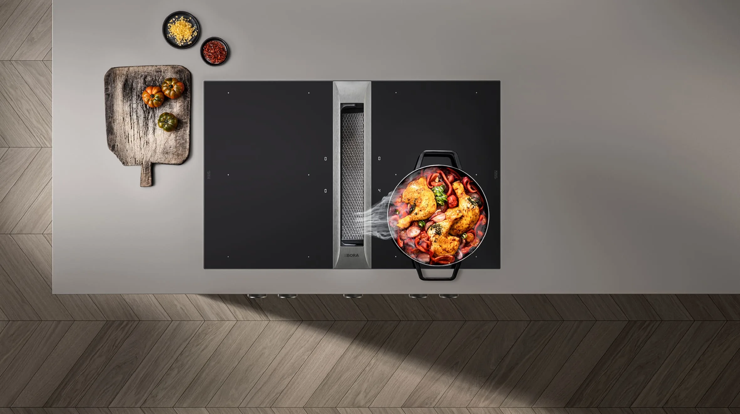 7 (1) Minimalistička kuhinja sa BORA Professional 3.0 pločom i aspiratorom od nerđajućeg čelika, pogled odozgo na jela u pripremi.